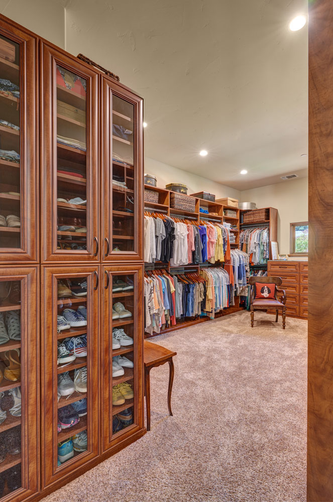 CLOSET3 Martin Grass Valley